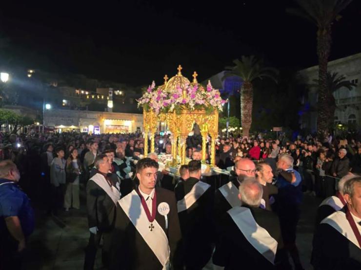 Σύρος: Κυκλοφοριακές ρυθμίσεις τo βράδυ της Μεγάλης Παρασκευής στην Ερμούπολη