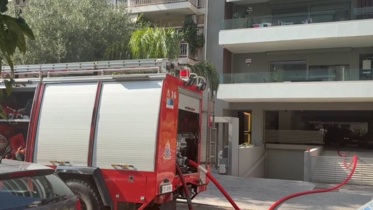 Αθήνα: Δύο άνθρωποι χωρίς τις αισθήσεις τους από φωτιά σε διαμέρισμα