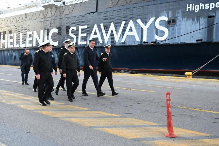 Βασίλης Κικίλιας από λιμάνι Πειραιά: “Πάνω απ’ όλα η ασφάλεια”