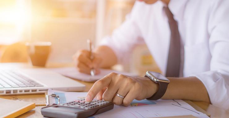 Εκκαθαριστικά: Ένας στους τέσσερις πληρώνει επιπλέον φόρο 1.160 ευρώ