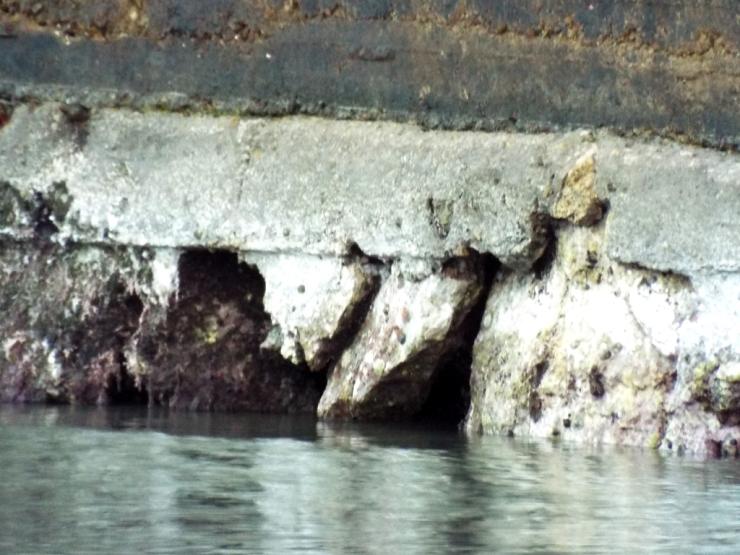 Η άμπωτη έδειξε… φθορές