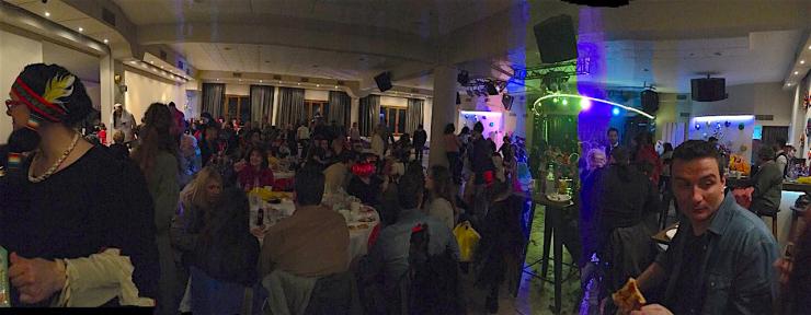 Στο κόκκινο... το κέφι στον αποκριάτικο χορό των Φρερ