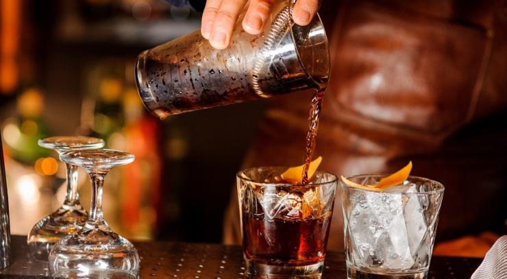 Υπουργείο Οικονομίας: «Λουκέτο» μέχρι ένα μήνα σε επιχειρήσεις και δημοσιοποίηση στοιχείων για ποτά «μπόμπες»