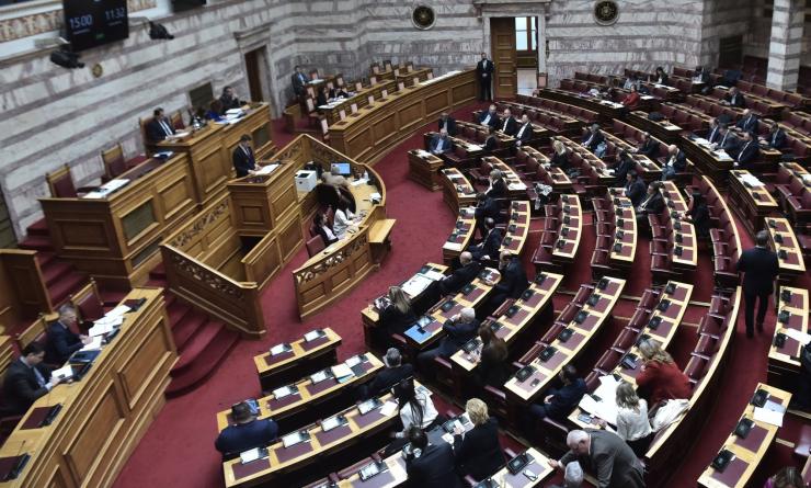 Ως τα ξημερώματα η συζήτηση για τον γάμο ομόφυλων