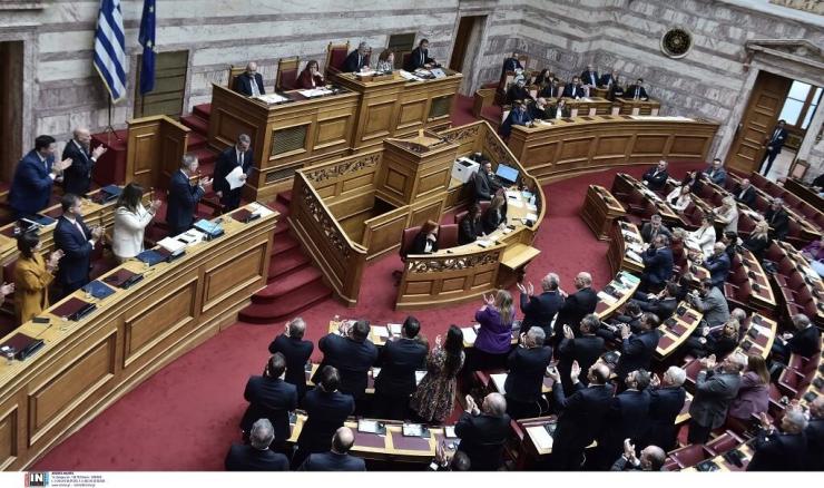 Βουλή: Πέρασε με 176 ψήφους ο γάμος των ομοφύλων