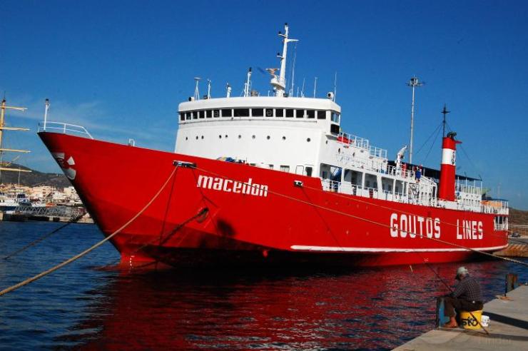 Πρόσκρουση εμπορικού με επιβατηγό πλοίο στην Κέα