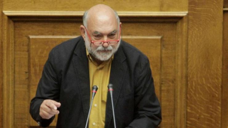 Ερώτηση Συρμαλένιου για τον αποκλεισμό εκπαιδευτικών και ειδικού εκπαιδευτικού προσωπικού