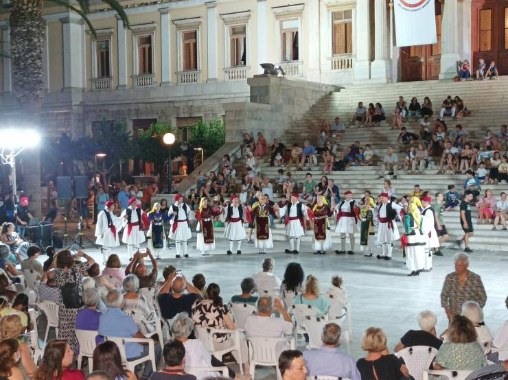 Το 9ο Φεστιβάλ Παραδοσιακών Χορών, ταξίδεψε σε μια βραδιά σε όλη την Ελλάδα