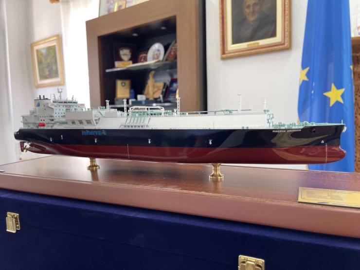 Αντίγραφο του «MinervaAmorgos» στο Δημαρχείο Αμοργού