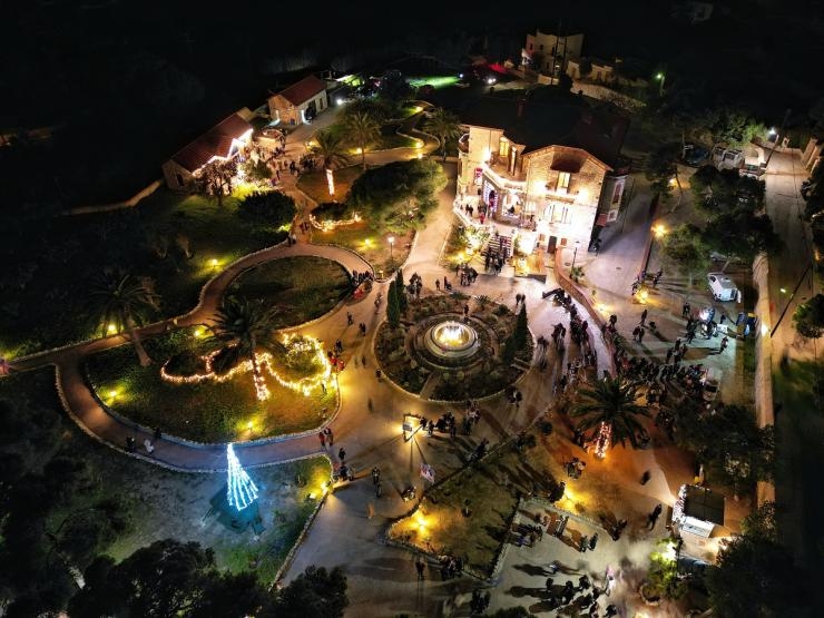 Η Σύρος υποδέχεται εορταστικά το νέο έτος