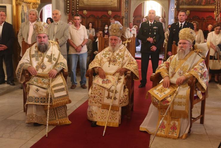 Η Σύρος γιόρτασε τον μητροπολίτη της
