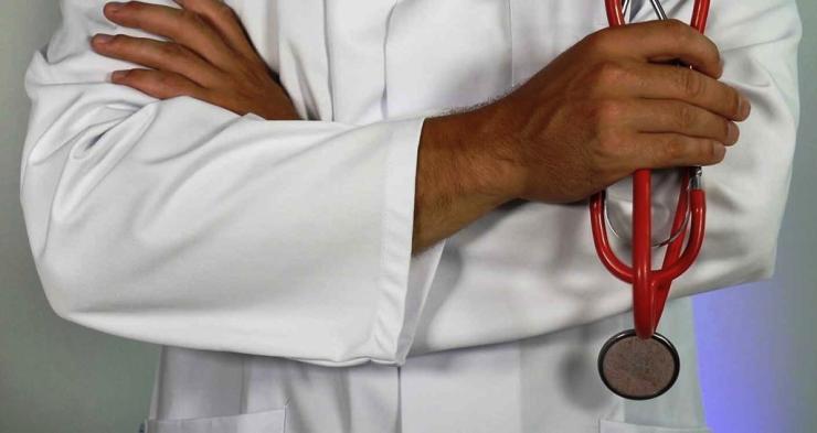 Γερμανία: Παιδίατρος κατηγορείται για 130 βιασμούς και σεξουαλικές κακοποιήσεις παιδιών