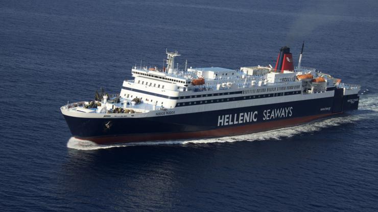 Επιβάτης του πλοίου “Νήσος Ρόδος” έπεσε στη θάλασσα