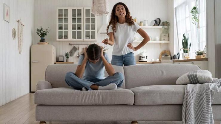 Γονείς: Η σκληρή διαπαιδαγώγηση πλήττει τον ψυχισμό του παιδιού