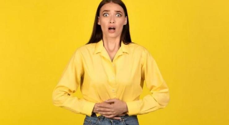 Κεφίρ, ξινόγαλα και άλλες 5 τροφές που καταπολεμούν το φούσκωμα