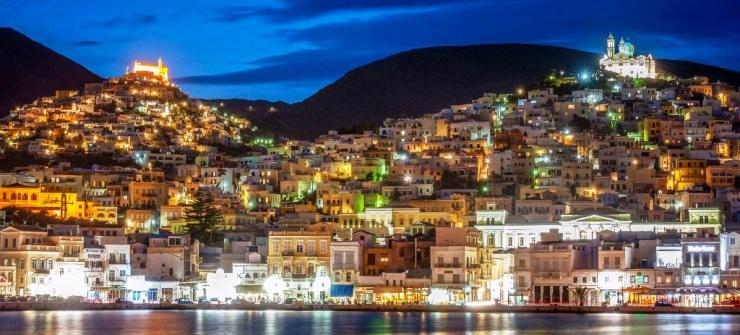 H Vogue Αυστραλίας προτείνει τη Σύρο ανάμεσα στα καλύτερα Ελληνικά νησιά για το 2023