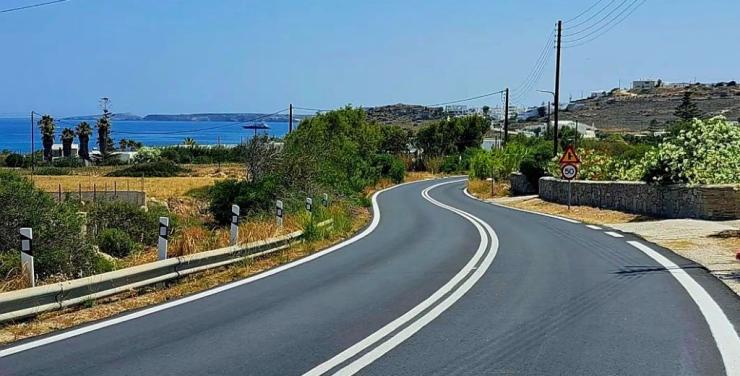 Σύρος: Άρχισε η διαγράμμιση στον δρόμο της Βάρης