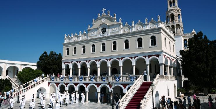 Στην Τήνο Μητσοτάκης και Δένδιας για τον εορτασμό της Κοιμήσεως της Θεοτόκου