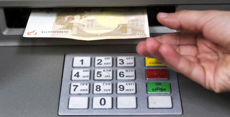 Νέο μοντέλο πληρωμής των επιδομάτων με πλαστικό χρήμα - Ποια εξαιρούνται