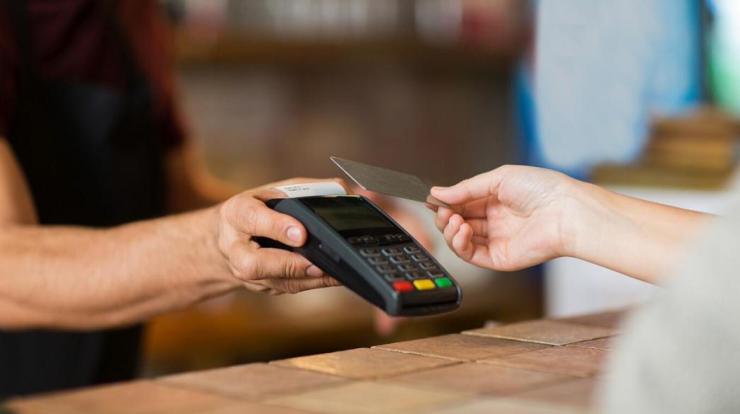 Στα 60 δισ. ευρώ οι πληρωμές με κάρτες το α΄ εξάμηνο - Μειώθηκαν κατά 23% οι απάτες