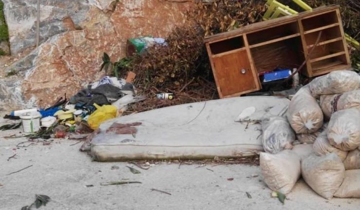 “Τσουχτερό” πρόστιμο για την ανεξέλεγκτη απόθεση ογκωδών απορριμμάτων