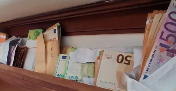 Ρόδος: Βρήκαν σχεδόν €500.000 στο σπίτι της προϊσταμένης της Πολεοδομίας