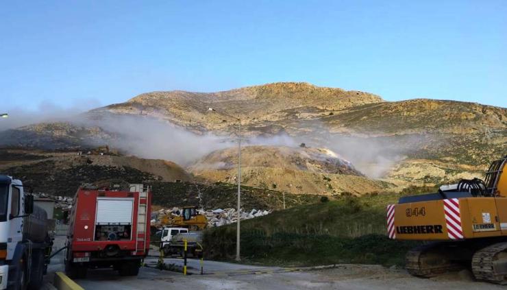 Σύρος: Η επόμενη ημέρα της μεγάλης φωτιάς στον ΧΥΤΑ (ΦΩΤΟ - VIDEO)