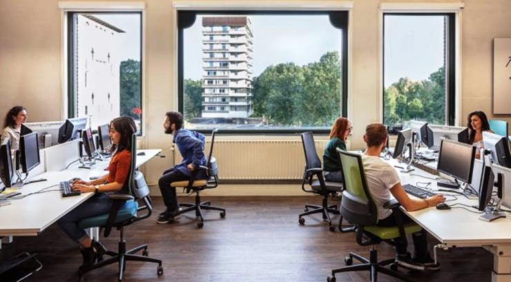 Πιο ευέλικτες εργασιακές σχέσεις: Έρχονται εβδομαδιαίο ωράριο και ενδοομιλικές συμβάσεις