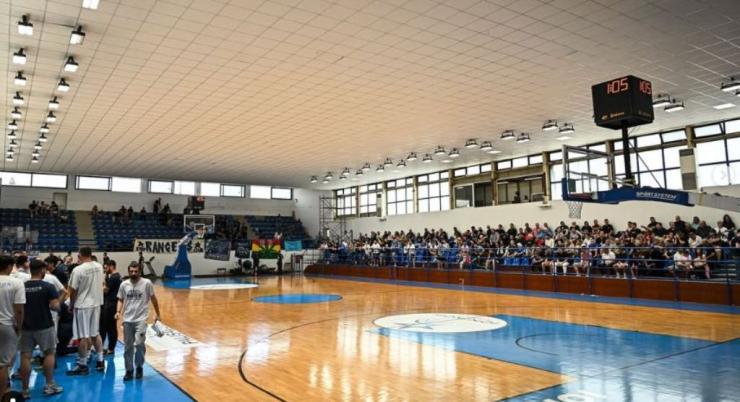 Καταγγέλλει τραμπουκισμούς και προπηλακισμούς