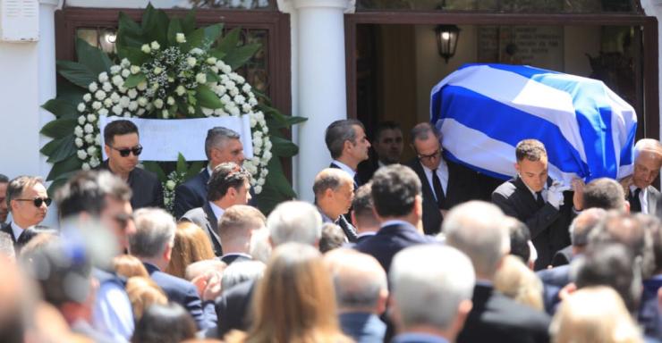 Το τελευταίο αντίο στον Πέτρο Μολυβιάτη