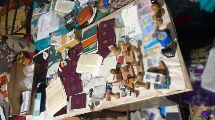 ΕΛ.ΑΣ.: 23 συλλήψεις για πλαστογραφία και παράνομη διακίνηση μεταναστών