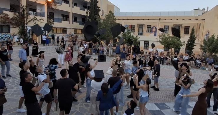 Σύρος: Συγκινητική γιορτή αποφοίτησης της Γ’ τάξης του 1ου Πειραματικού Γυμνασίου