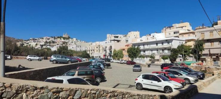 Σύρος: Καθαρισμός χόρτων την Πέμπτη στο πάρκινγκ της Λαλακιάς
