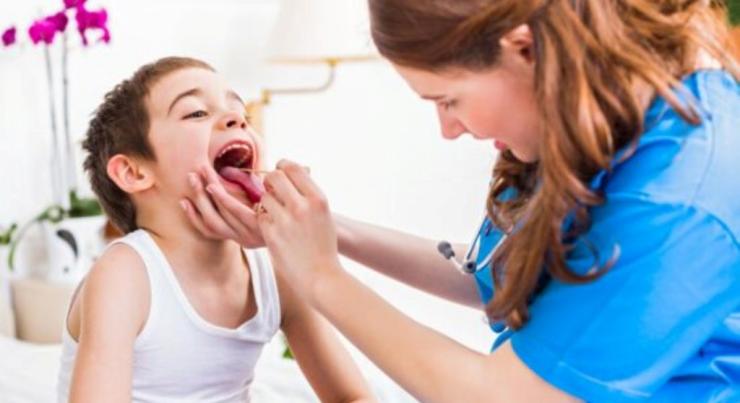 Στρεπτόκοκκος: Ποιους 2 τρόπους διάγνωσης προτείνουν οι γιατροί