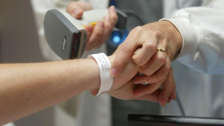 Το “βραχιολάκι” μειώνει την αναμονή στα Επείγοντα