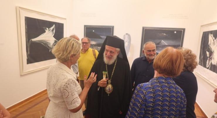 Ο μητροπολίτης Δωρόθεος Β’ στα εγκαίνια της έκθεσης με τίτλο “Lumen de Lumine” στην Άνδρο