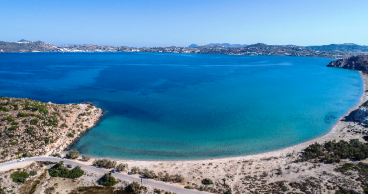 Μήλος: Προσάραξη ιστιοφόρου σκάφους στην παραλία Αχιβαδόλιμνη