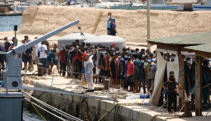 Έντυπο με προειδοποιήσεις για τις ποινές θα διανέμεται στους μετανάστες πριν την αίτηση ασύλου