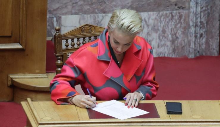 Κ. Μονογυιού: Παρέμβαση στη Βουλή για την ενίσχυση των Λιμενικών Αρχών στις Κυκλάδες