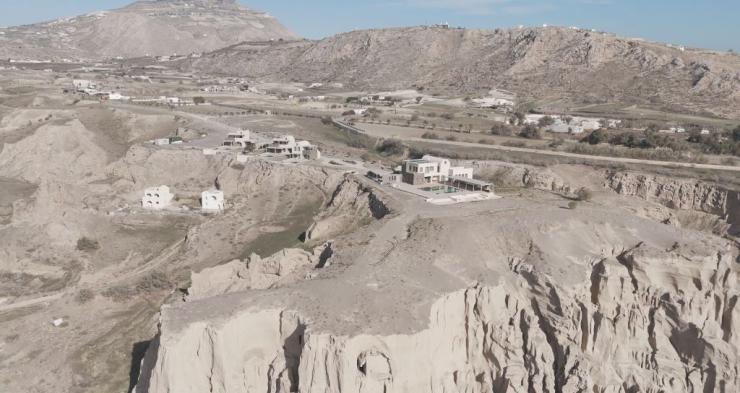 Σαντορίνη: «Σεβασμός στο τοπίο» με 100 νέες βίλες