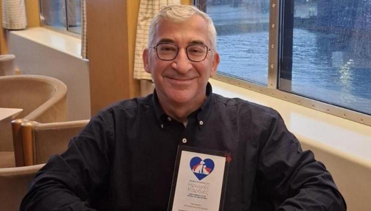 Για την προσφορά του στη φιλοζωία 