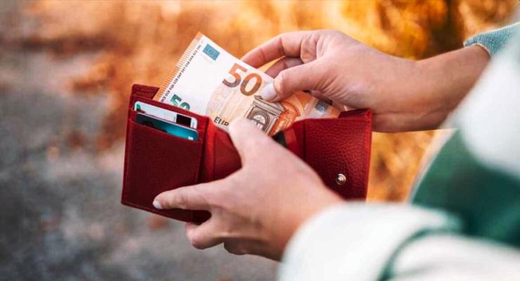 Πώς αμείβεται η αργία της 15ης Αυγούστου
