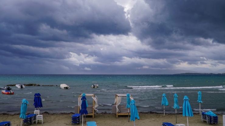 Καιρός: Μικρή πτώση της θερμοκρασίας με τοπικές βροχές