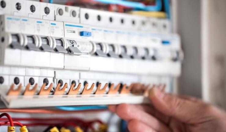 ΔΕΔΔΗΕ: Ξεσκονίζει υποθέσεις ρευματοκλοπών, άνω των 450 εκατ. ευρώ ετησίως