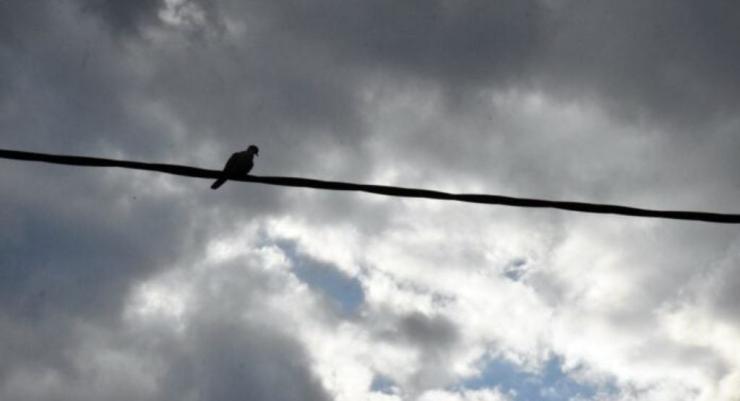 Καιρός: Συννεφιά, βροχές και πτώση της θερμοκρασίας