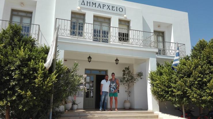 Συνάντηση Αντιδημάρχου Κύθνου με τον διεθνή καλαθοσφαιριστή Γ. Λαρεντζάκη