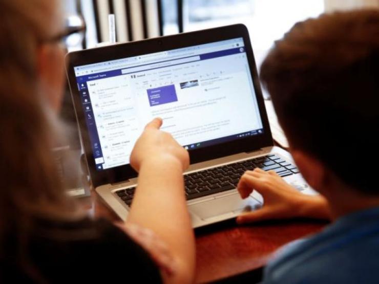 Σχετικά με τις εγκυκλίους του ΥΠΑΙΘ για την εξ'αποστάσεως εκπαίδευση