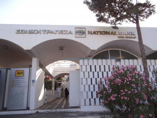 Εγκατάλειψη της πόλης των Φηρών από τις τράπεζες