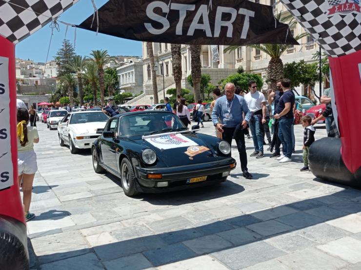 «Έκλεψαν» την παράσταση τα οχήματα άνω των 30 ετών 