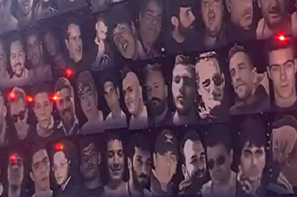 Στο πανό της Original και ο Κώστας Λουδάρος 